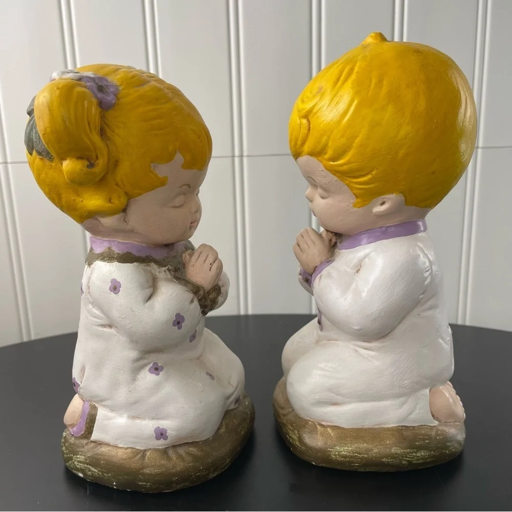Vintage 1977 Signed Hand‎ painted Figurines Children Boy Girl Kneeling Praying